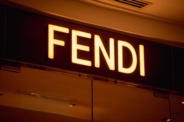 KUALA LUMPUR, MALAYSIA - 04 ARALIK 2022: Fendi marka perakende satış mağazası logosu.