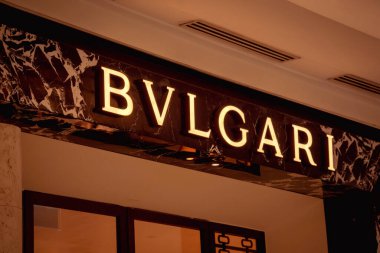 KUALA LUMPUR, MALAYSIA - Aralık 04, 2022: Bvlgari marka perakende satış mağazası logosu.