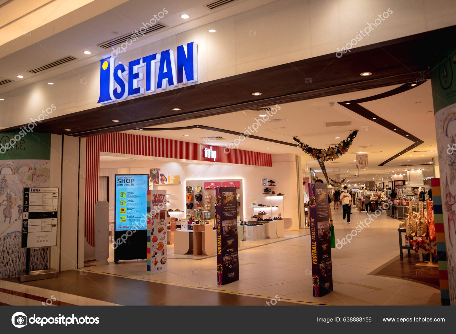 Kuala Lumpur Klcc Bape Kuala Lumpur Malaysia December 2022 Isetan