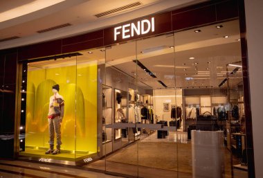 KUALA LUMPUR, MALAYSIA - 04 ARALIK 2022: Fendi marka perakende satış mağazası logosu.