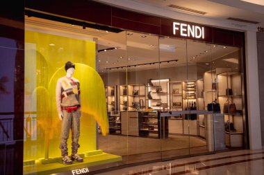 KUALA LUMPUR, MALAYSIA - 04 ARALIK 2022: Fendi marka perakende satış mağazası logosu.