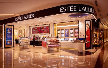 KUALA LUMPUR, MALAYSIA - DECEMBER 04, 2022: Estee Lauder brand retail shop logo signboard on the storefront in the shopping mall. clipart