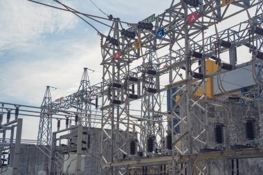 Yüksek voltajlı elektrik santrali akım alt istasyonu.