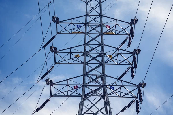 Structure Pattern View High Voltage Pole Power Transmission Tower — Stockfoto