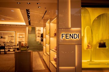 KUALA LUMPUR, MALAYSIA - 04 ARALIK 2022: Fendi marka perakende satış mağazası logosu.