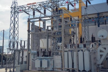 Yüksek voltajlı elektrik santrali akım alt istasyonu.