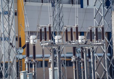 Yüksek voltajlı elektrik santrali akım alt istasyonu.