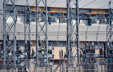 Yüksek voltajlı elektrik santrali akım alt istasyonu.