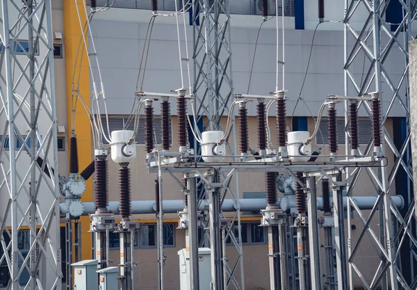 Yüksek voltajlı elektrik santrali akım alt istasyonu.