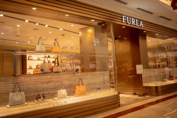Kuala Lumpur Malaysia Декабря 2022 Вывеска Логотипа Розничного Магазина Furla — стоковое фото