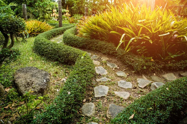 Tropikal Bahçenin Lüks Peyzaj Tasarımı — Stok fotoğraf