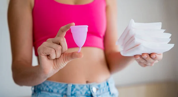 Young Woman Holding Menstrual Cup Sanitary Pads Her Hands — Stock Photo, Image