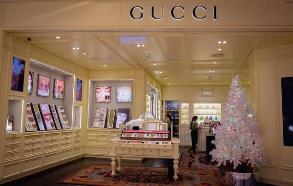 Kuala Lumpur Malaysia December 2022 Gucci Brand Retail Shop Logo — Stock Photo, Image