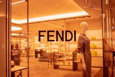 KUALA LUMPUR, MALAYSIA - 04 ARALIK 2022: Fendi marka perakende satış mağazası logosu.