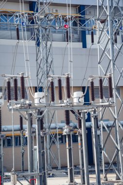 Yüksek voltajlı elektrik santrali akım alt istasyonu.