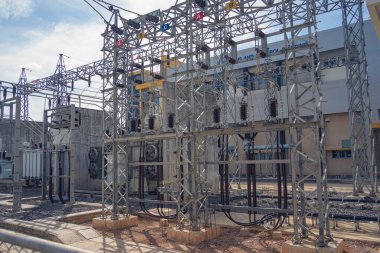 Yüksek voltajlı elektrik santrali akım alt istasyonu.