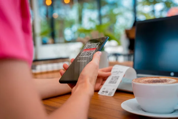 Woman Using Contactless Payment Mobile Phone Code Cafe — Stockfoto