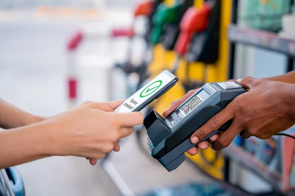 Woman Using Contactless Payment Mobile Phone Code Car Filling Station — Stockfoto