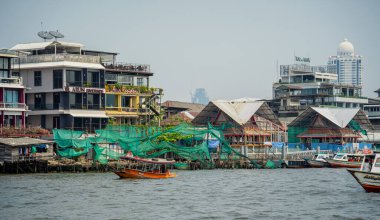 BANGKOK, THAILAND - 07 Ağustos 2023: Tayland 'da büyük bir nehir