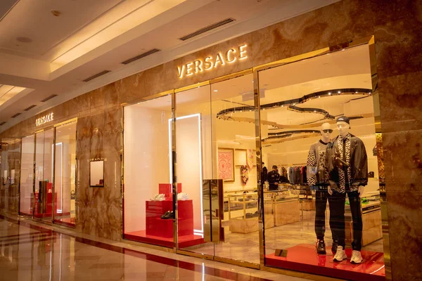 Kuala Lumpur Malaysia December 2022 Versace Brand Retail Shop Logo — Fotografia de Stock