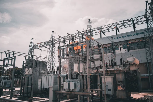 Yüksek Voltajlı Elektrik Santrali Akım Alt Istasyonu — Stok fotoğraf