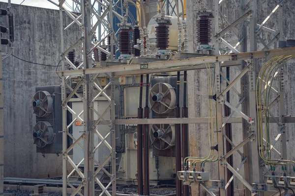 高压发电厂电流分配变电站 — 图库照片