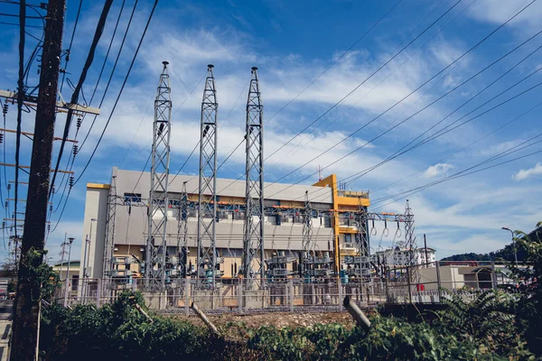 High Voltage Electric Power Plant Current Distribution Substation — Foto Stock