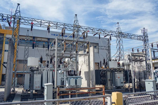 High Voltage Electric Power Plant Current Distribution Substation — Foto de Stock