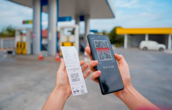 Woman Using Contactless Payment Mobile Phone Code Car Filling Station — Stock Photo, Image