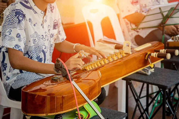 Músicos Rua Tocam Autênticos Instrumentos Musicais Asiáticos — Fotografia de Stock