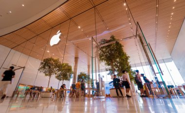 BANGKOK, THAILAND - 07 Ağustos 2023: Bangkok 'taki Apple Store' un dış görünümü.