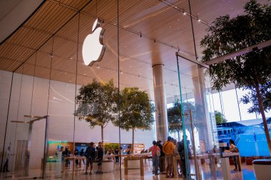 BANGKOK, THAILAND - 07 Ağustos 2023: Bangkok 'taki Apple Store' un dış görünümü.
