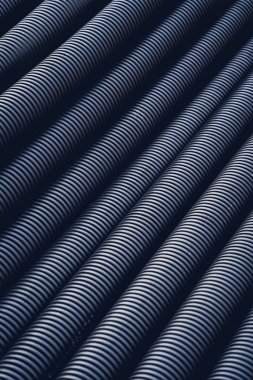 Yeraltı kablosunu korumak için plastik kıvrımlı boru dokusu..