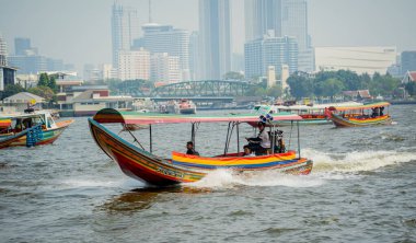 BANGKOK, THAILAND - 07 Ağustos 2023: Tayland 'da büyük bir nehir