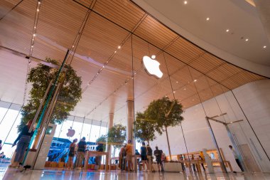 BANGKOK, THAILAND - 07 Ağustos 2023: Bangkok 'taki Apple Store' un dış görünümü.