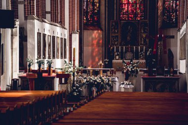 Eski Avrupa Katolik Kilisesi 'nde kilise sıraları