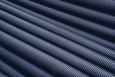 Yeraltı kablosunu korumak için plastik kıvrımlı boru dokusu..