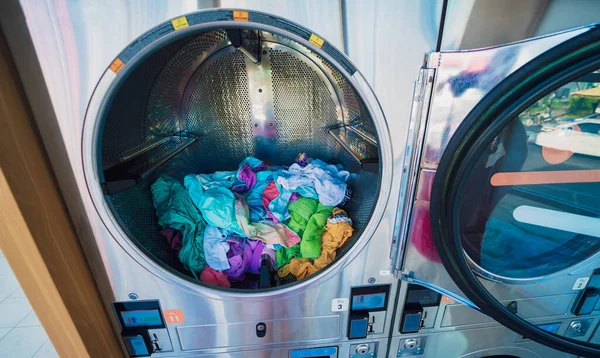 Machines Laver Sécher Les Vêtements Dans Grande Laverie Automatique — Photo