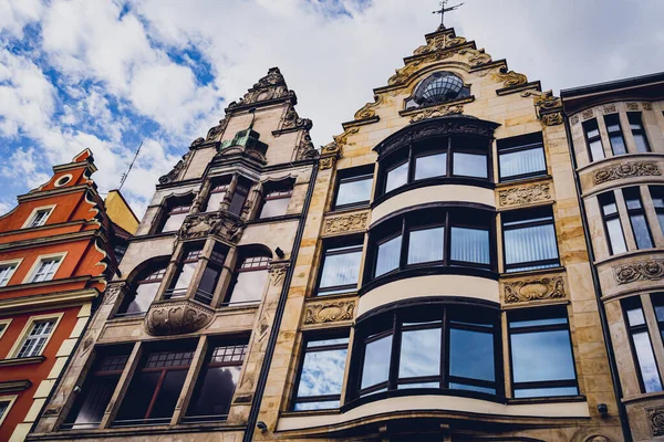 Stock image WROCLAW, POLAND - 15, April 2023: Exterior of historical houses and the streets at the Old Town in Wroclaw