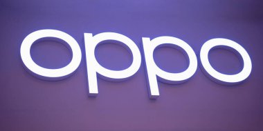 KUALA LUMPUR, MALAYSIA - ARALIK 04, 2022: Oppo marka perakende satış mağazası logosu.