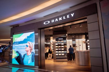 KUALA LUMPUR, MALAYSIA - ARALIK 04, 2022: Oakley marka perakende satış mağazası logosu.