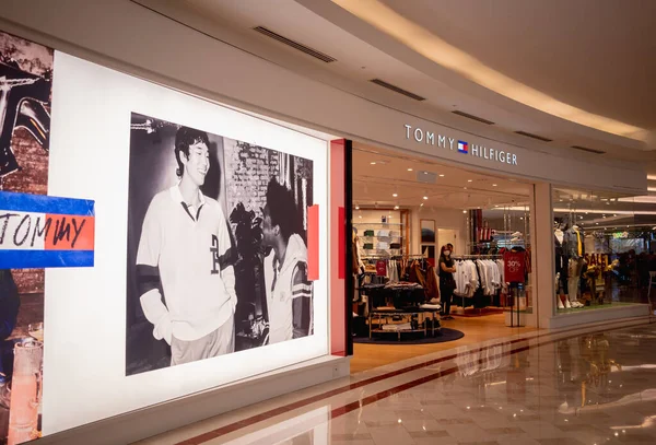 Tommy hilfiger label Stock Photos, Royalty Free Tommy hilfiger label Images  | Depositphotos