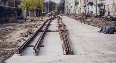 Kentsel inşaattaki eski tramvay raylarının modernizasyonu.