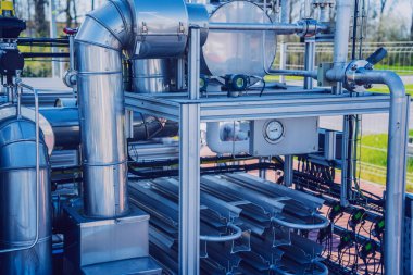 Sıvı nitrojen tankları ve endüstriyel gaz üretmek için ısı değiştirici bobinler..