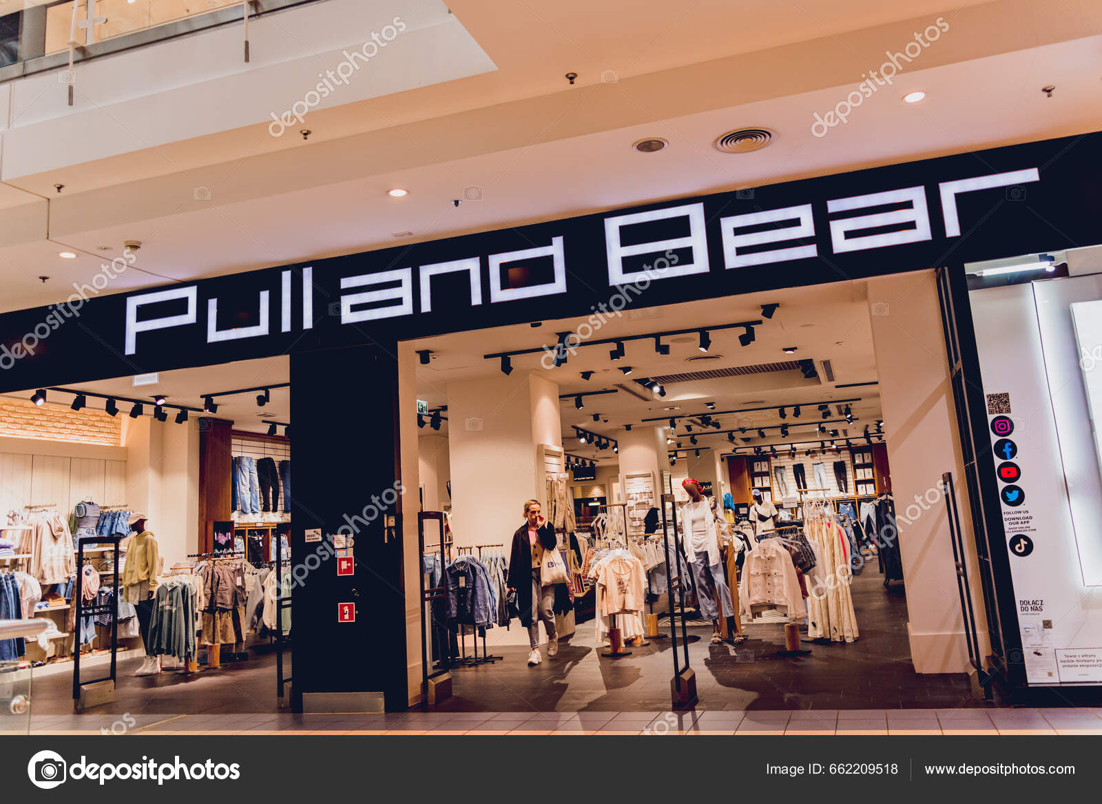 Warsaw Poland May 2023 Pull Bear Brand Retail Shop Logo — Stock