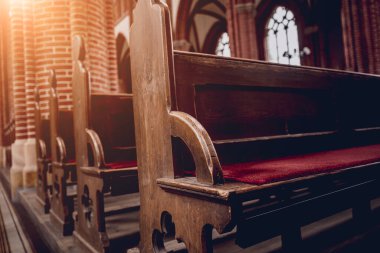 Eski Avrupa Katolik Kilisesi 'nde kilise sıraları