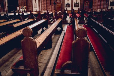 Eski Avrupa Katolik Kilisesi 'nde kilise sıraları