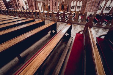 Eski Avrupa Katolik Kilisesi 'nde kilise sıraları