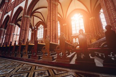 Eski Avrupa Katolik Kilisesi 'nde kilise sıraları