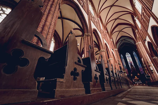 Řady Kostelních Lavic Starém Evropském Katolickém Kostele — Stock fotografie